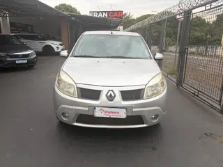 Foto de RENAULT SANDERO 2011