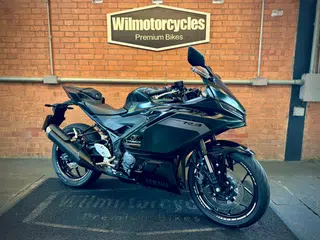 Foto de YAMAHA YZF R3 ABS CONNECTED 2026