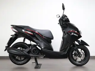 Foto de YAMAHA FLUO 125 HYBRID CONNECTED ABS 2026