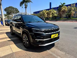 Foto de JEEP COMMANDER 2025