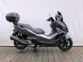 Foto de DAFRA CRUISYM 300 2025