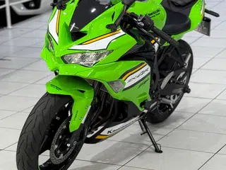 Foto de KAWASAKI NINJA 400 2025