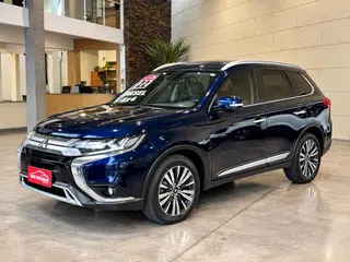 Foto de MITSUBISHI OUTLANDER 2022